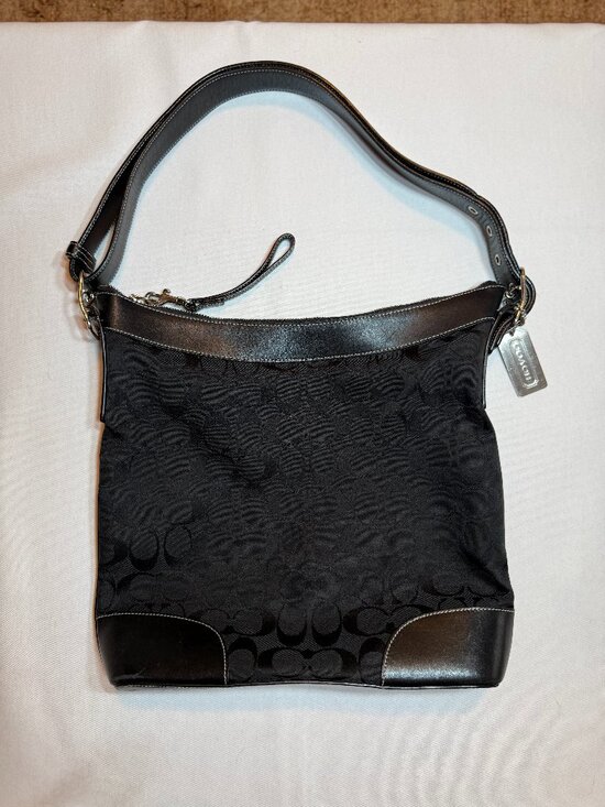 Coach Handbags - Vintage Y2K Coach Signature Hobo Shoulder Bag – Style 6828
